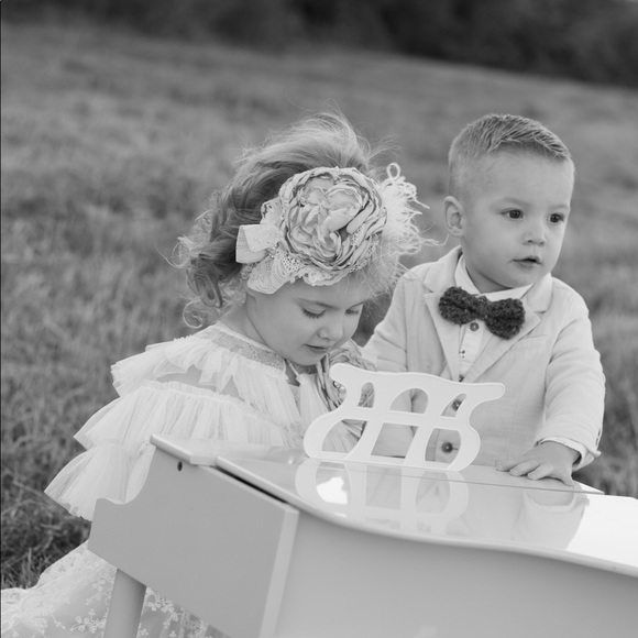 Meet your Posher, Tori - Picture 2 of 8